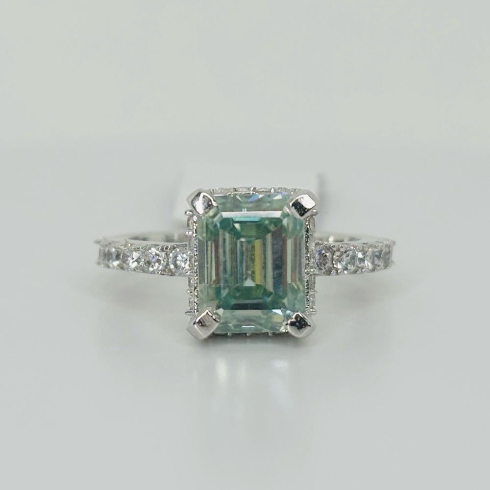 5.68ct MOISSANITE ring size 7